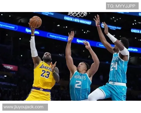 老詹场均18分仍领5260万薪水阻碍球队薪资灵活性角色球员承受压力