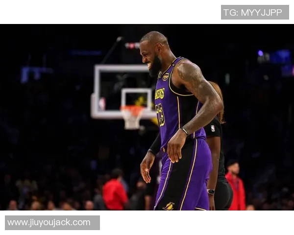 詹姆斯因伤缺席五场湖人新三人组磨合计划面临挑战